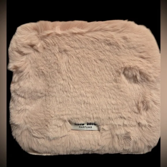 New in Box Rare Miu Miu Parfums GWP Larger Blush Faux Fur Clutch w/Gold Hardware - Picture 5 of 12